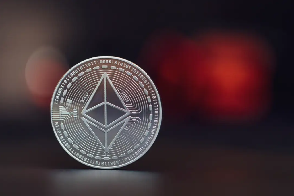 Nhà đầu tư crypto đang âm thầm mua vào Ethereum