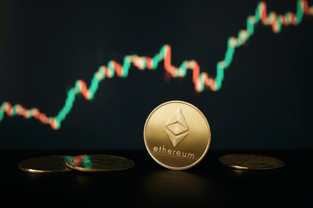 Giá Ethereum qua từng năm thay đổi ra sao? 